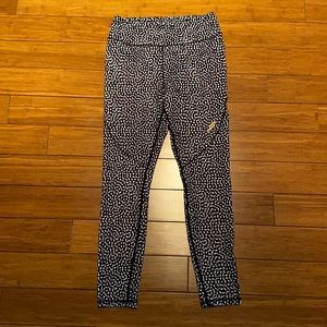 Black and white DoYouEven Leggings